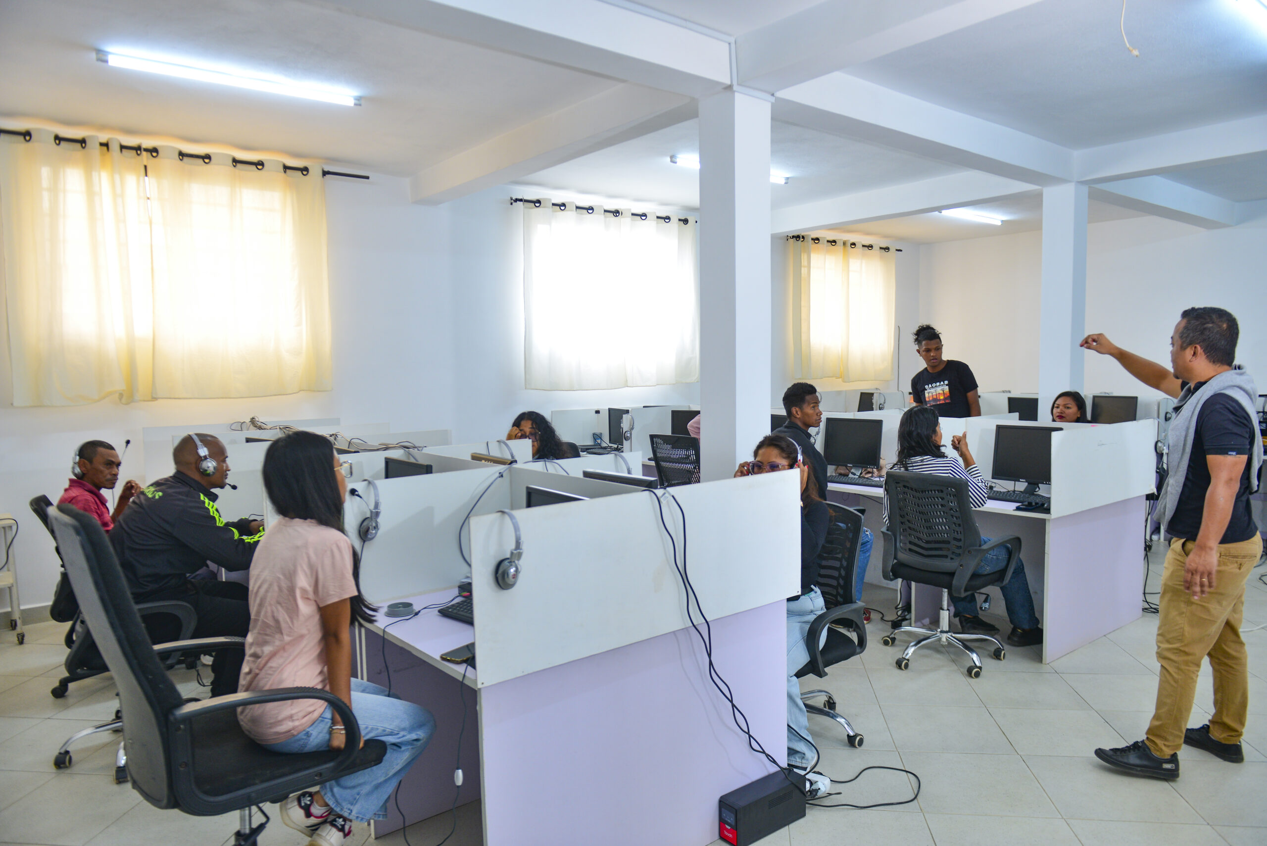 Designer graphique externalisés AZMG-Solutions sur le plateau d Antananarivo